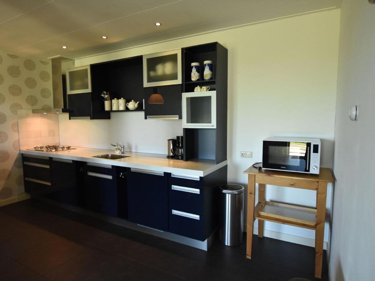 Rural Holiday Home With A Lovely Sunny Terrace Workum Esterno foto
